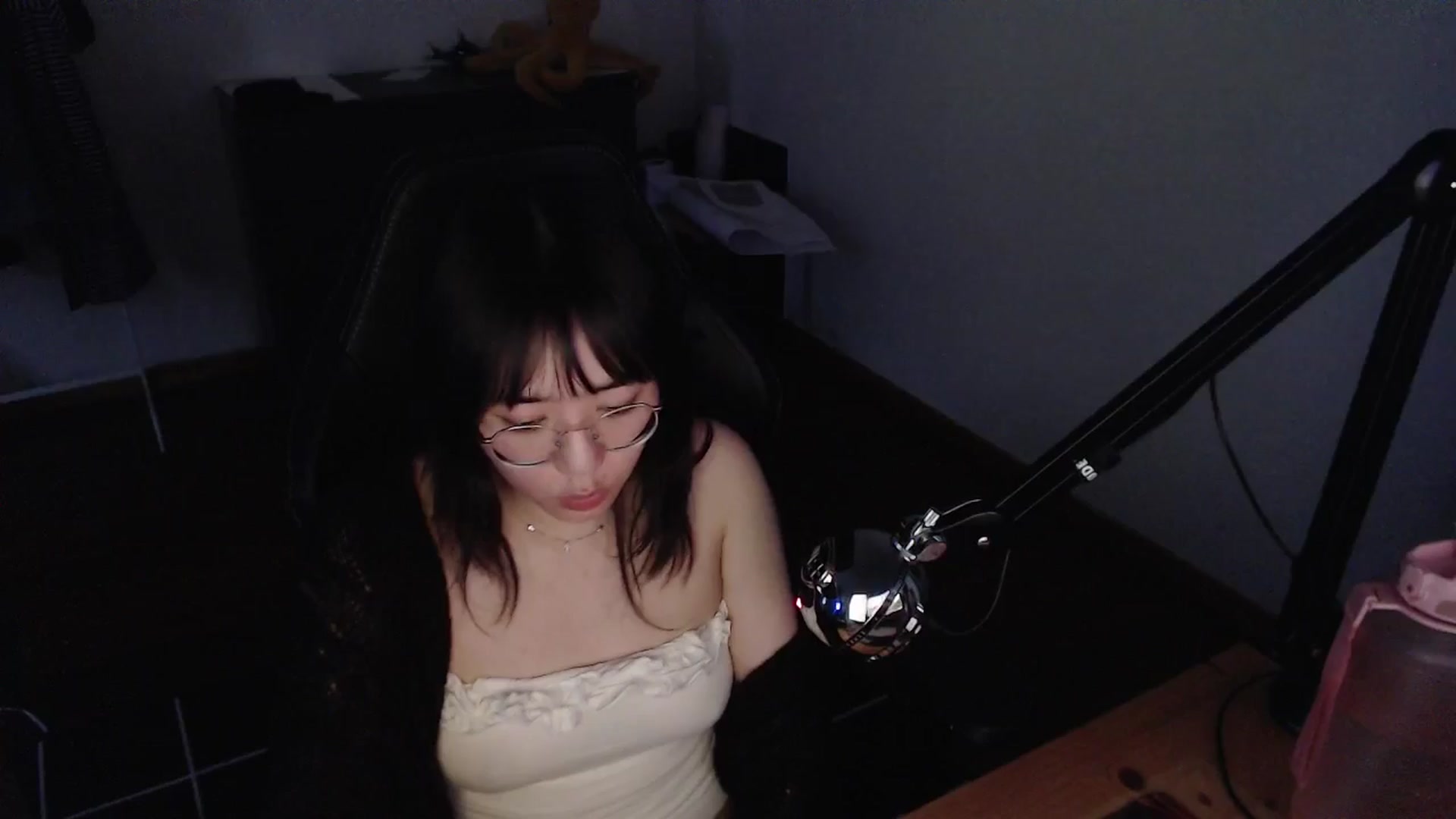 Gallery image thumbnail from Kuromin's myfreecams stream on, 06/14/2024, 19:16 image 20 of 20