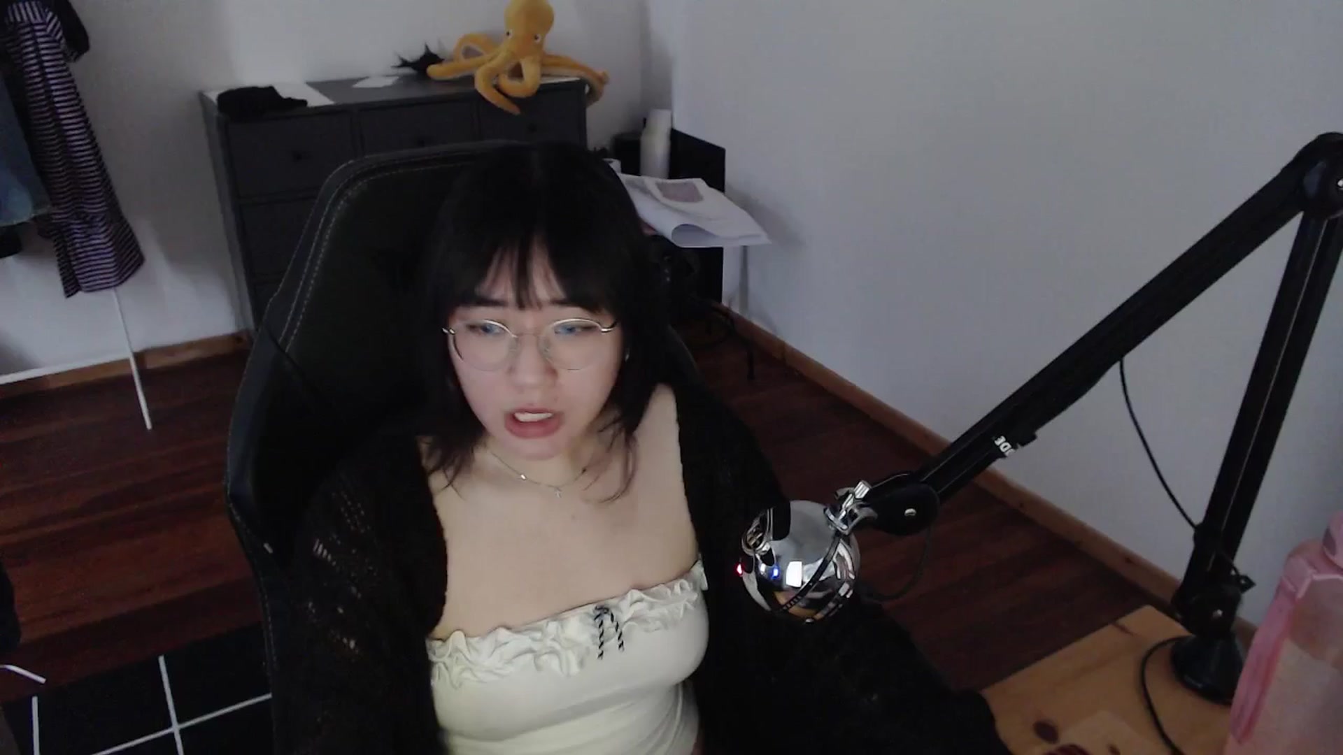 Gallery image thumbnail from Kuromin's myfreecams stream on, 06/14/2024, 19:16 image 5 of 20