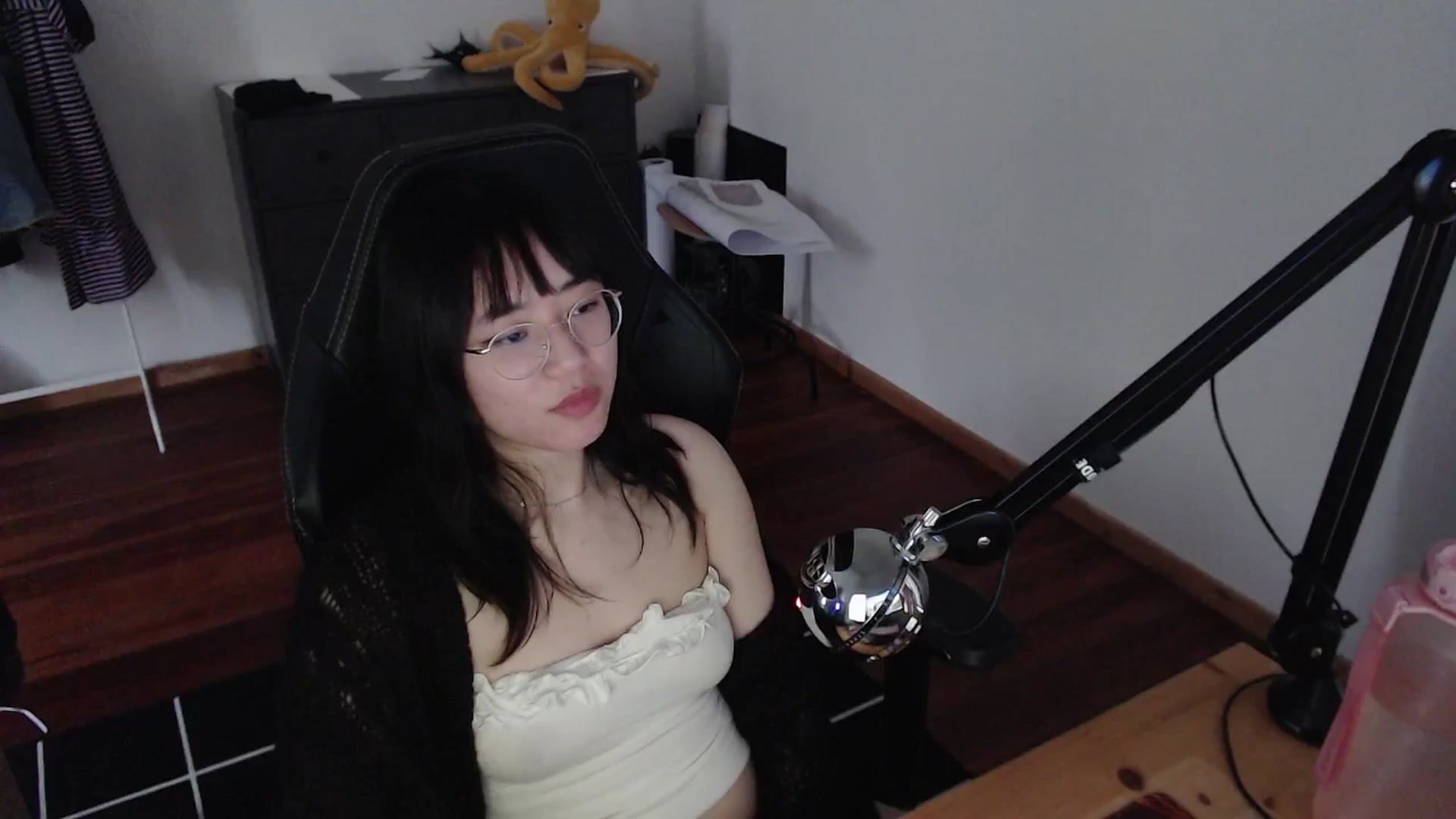 Gallery image thumbnail from Kuromin's myfreecams stream on, 06/14/2024, 19:16 image 13 of 20