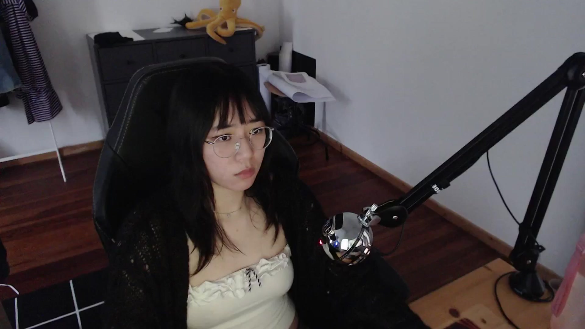 Gallery image thumbnail from Kuromin's myfreecams stream on, 06/14/2024, 19:16 image 8 of 20