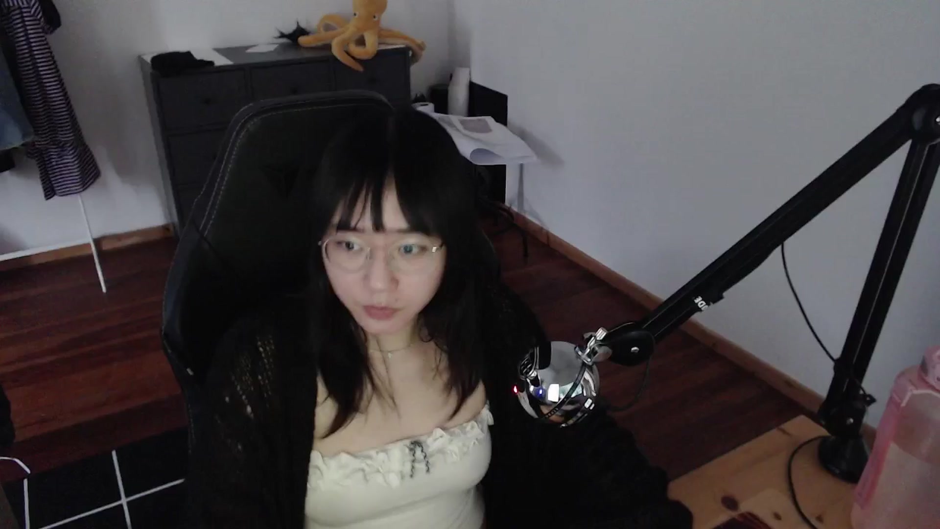 Gallery image thumbnail from Kuromin's myfreecams stream on, 06/14/2024, 19:16 image 10 of 20