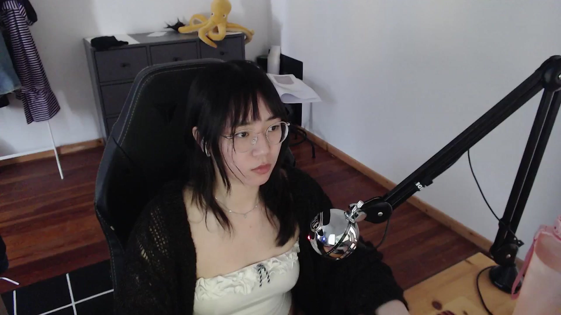 Gallery image thumbnail from Kuromin's myfreecams stream on, 06/14/2024, 19:16 image 2 of 20