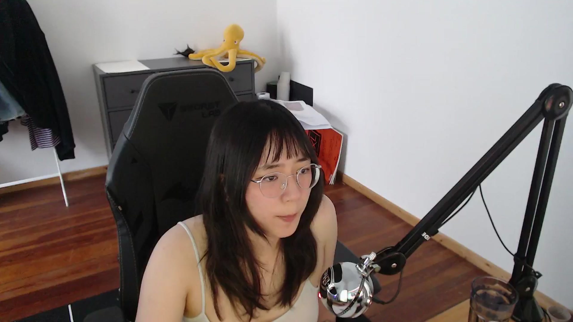 Gallery image thumbnail from Kuromin's myfreecams stream on, 06/19/2024, 18:33 image 3 of 20