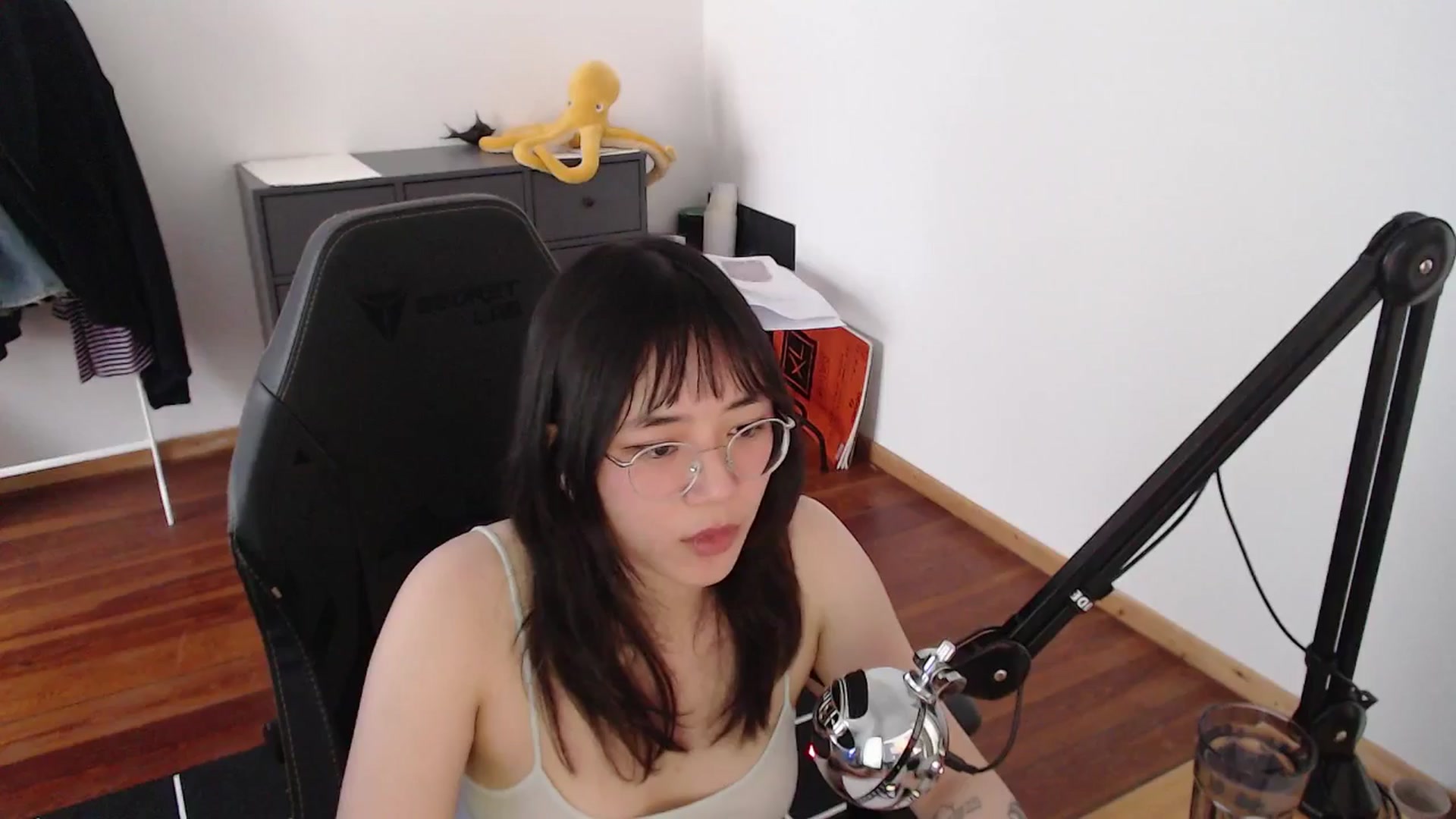 Gallery image thumbnail from Kuromin's myfreecams stream on, 06/19/2024, 18:33 image 20 of 20