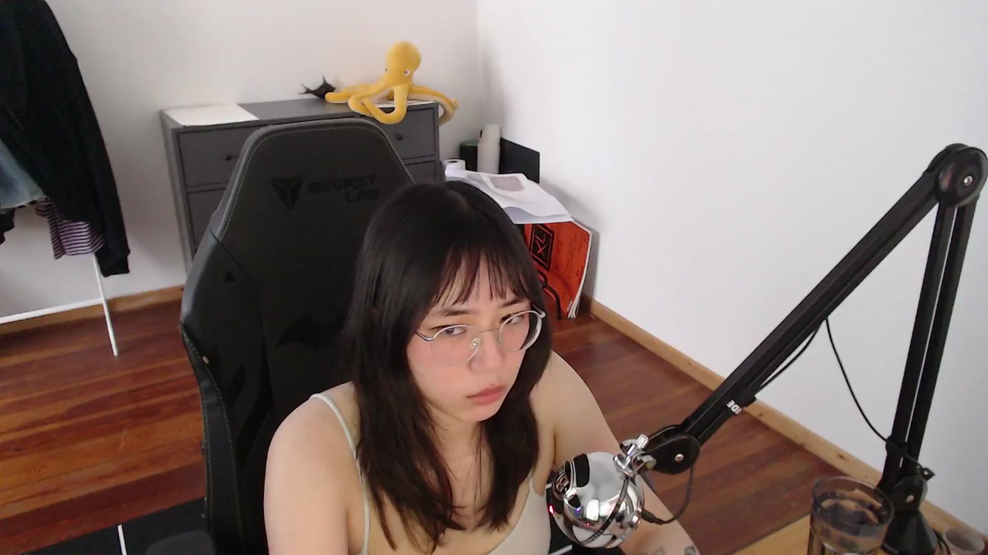 Gallery image thumbnail from Kuromin's myfreecams stream on, 06/19/2024, 18:33 image 8 of 20