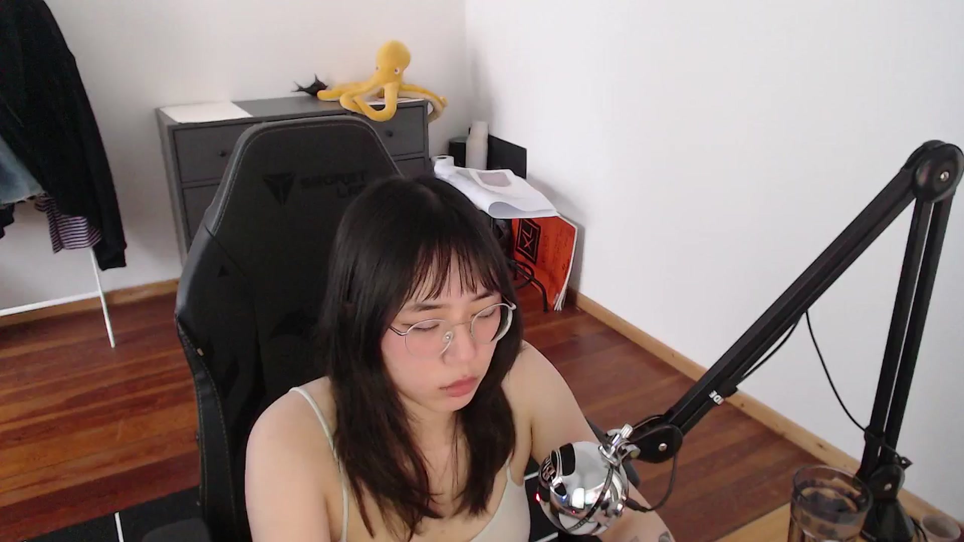 Gallery image thumbnail from Kuromin's myfreecams stream on, 06/19/2024, 18:33 image 9 of 20