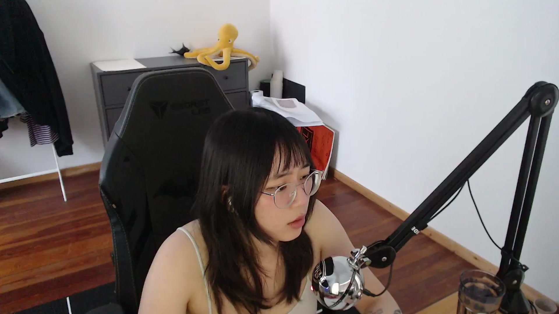 Gallery image thumbnail from Kuromin's myfreecams stream on, 06/19/2024, 18:33 image 2 of 20