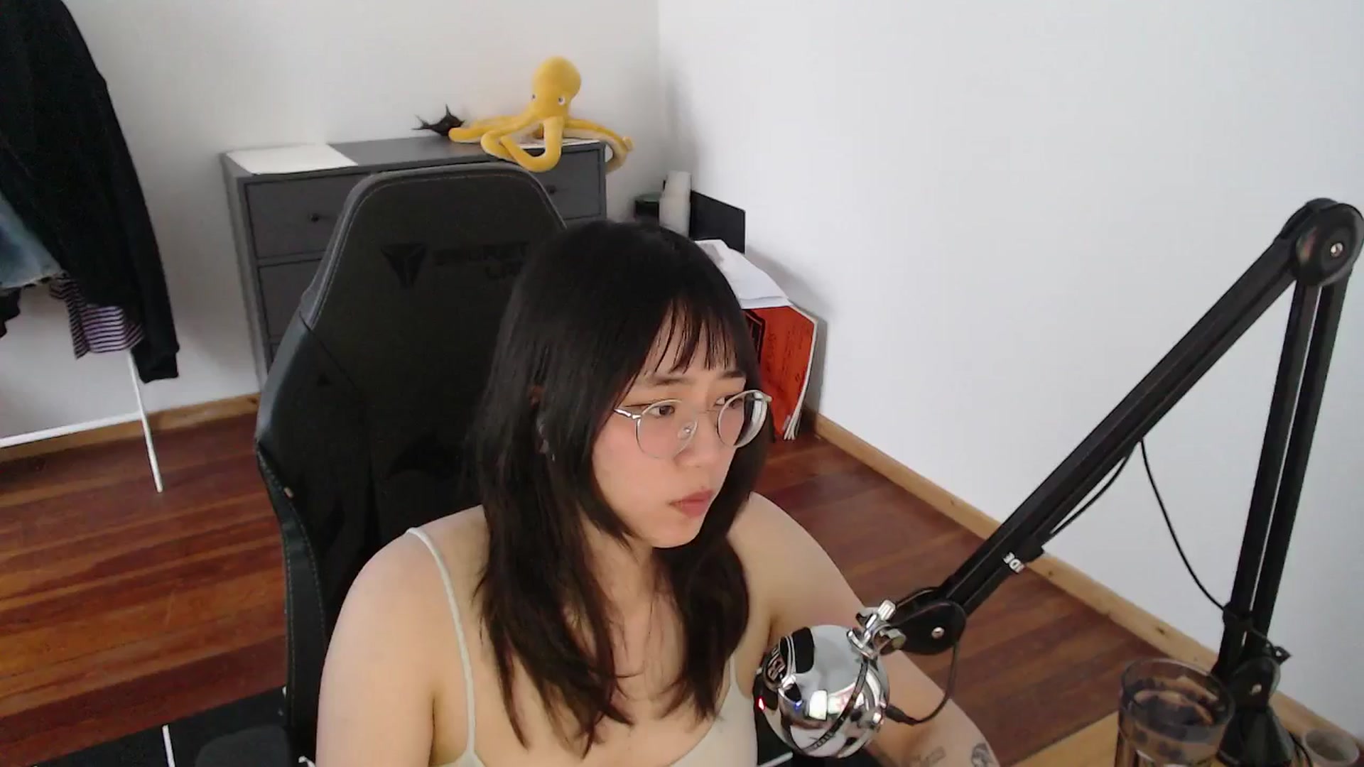 Gallery image thumbnail from Kuromin's myfreecams stream on, 06/19/2024, 18:33 image 4 of 20
