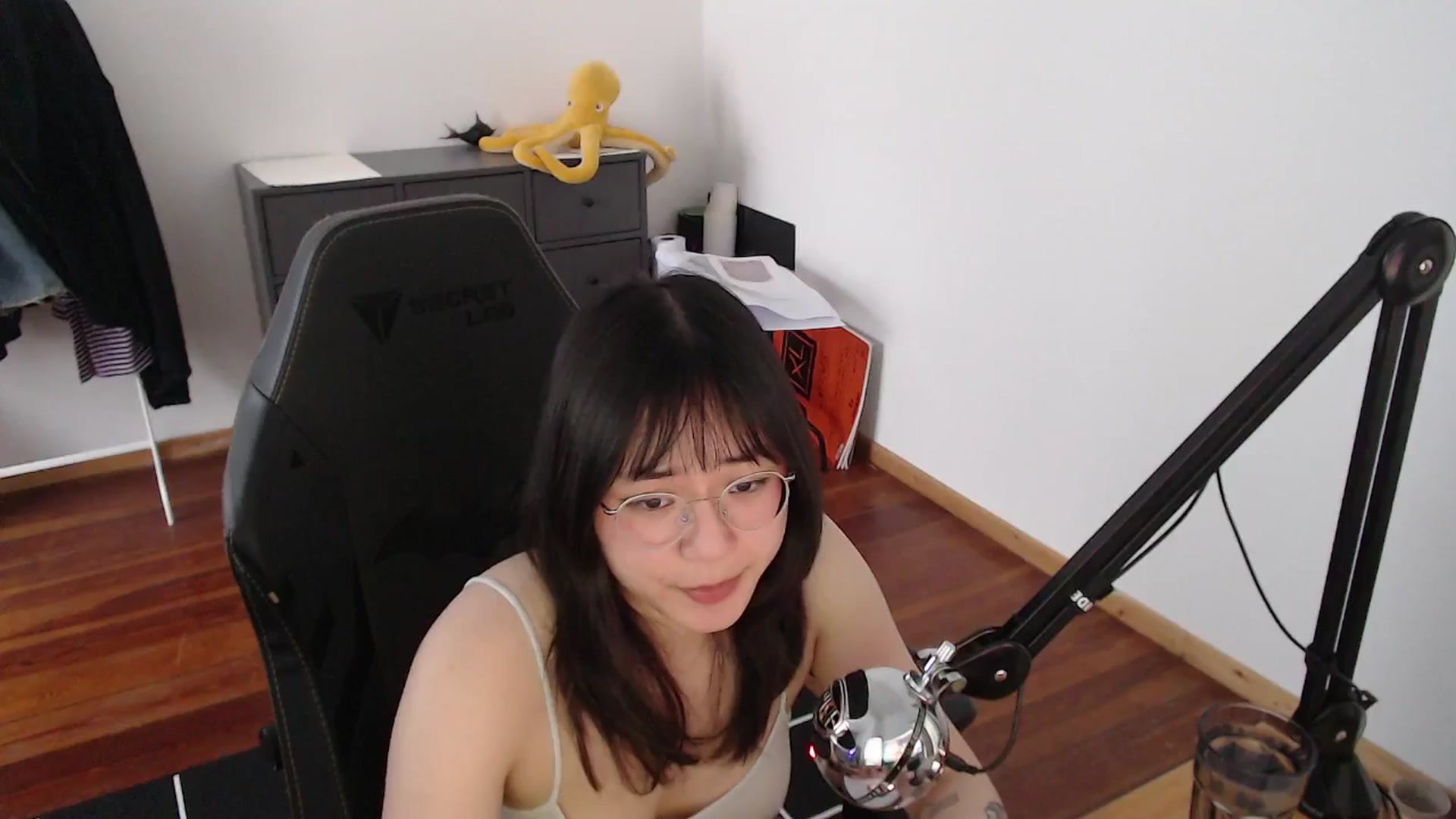 Gallery image thumbnail from Kuromin's myfreecams stream on, 06/19/2024, 18:33 image 11 of 20