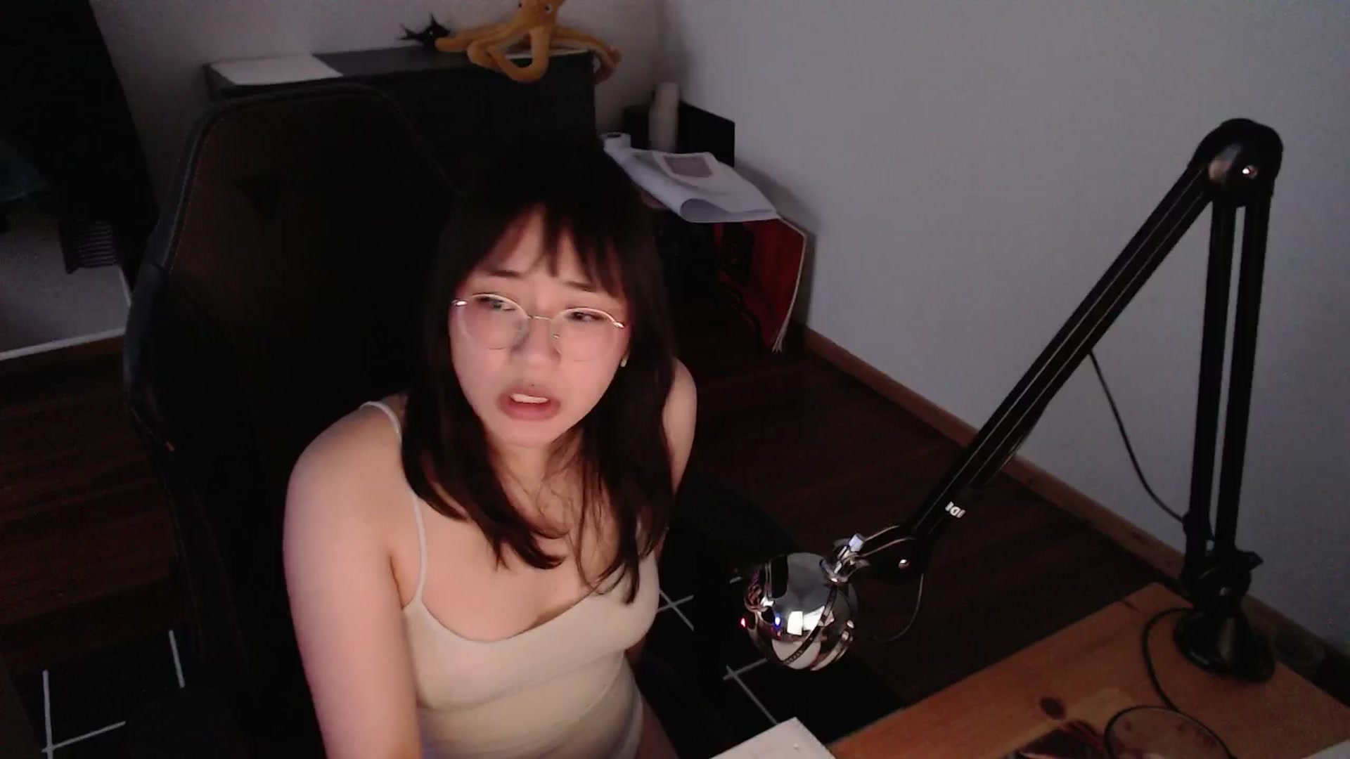 Gallery image thumbnail from Kuromin's myfreecams stream on, 06/19/2024, 20:50 image 5 of 20