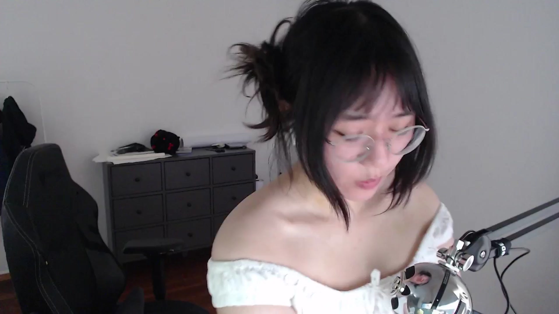 Gallery image thumbnail from Kuromin's myfreecams stream on, 06/24/2024, 12:20 image 17 of 20