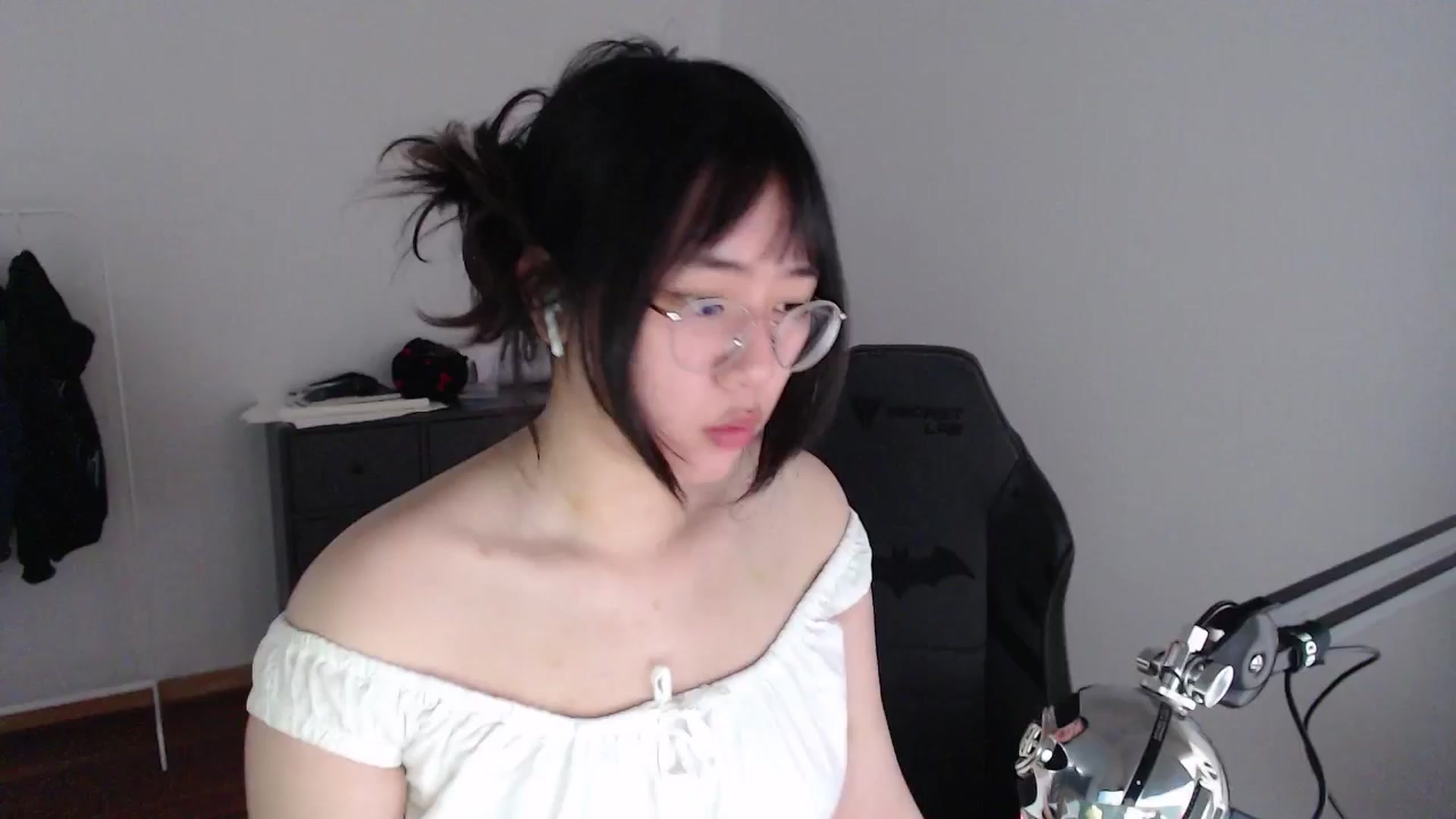 Gallery image thumbnail from Kuromin's myfreecams stream on, 06/24/2024, 12:20 image 9 of 20
