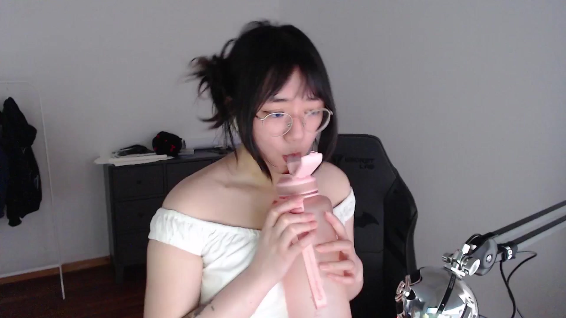 Gallery image thumbnail from Kuromin's myfreecams stream on, 06/24/2024, 12:20 image 4 of 20