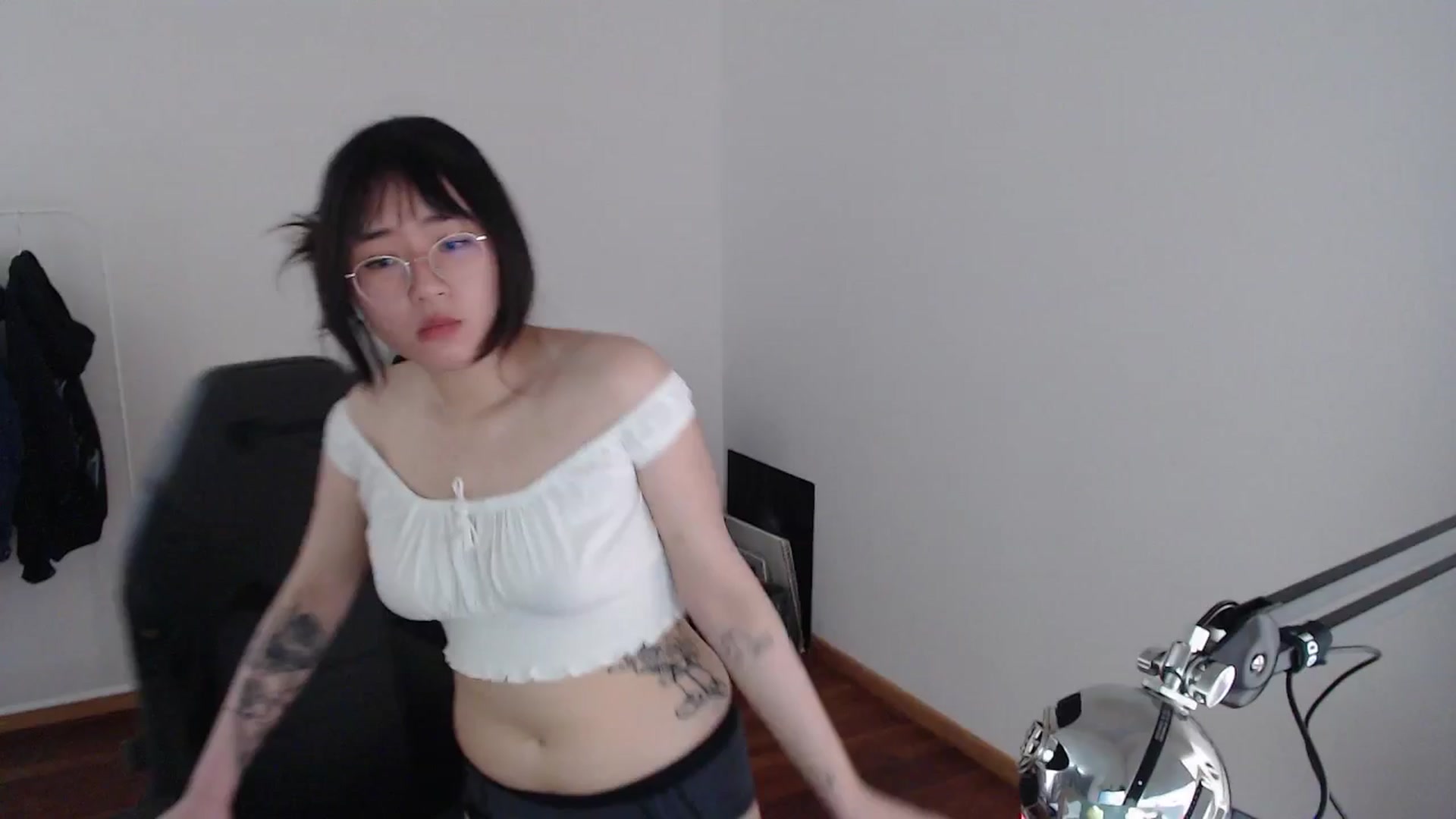 Gallery image thumbnail from Kuromin's myfreecams stream on, 06/24/2024, 12:20 image 14 of 20