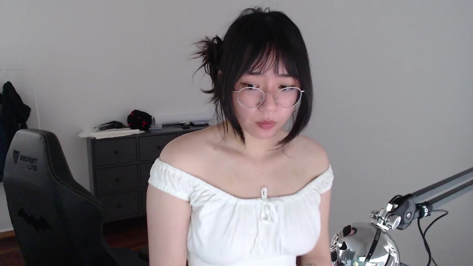 Gallery image thumbnail from Kuromin's myfreecams stream on, 06/24/2024, 13:08 image 15 of 20