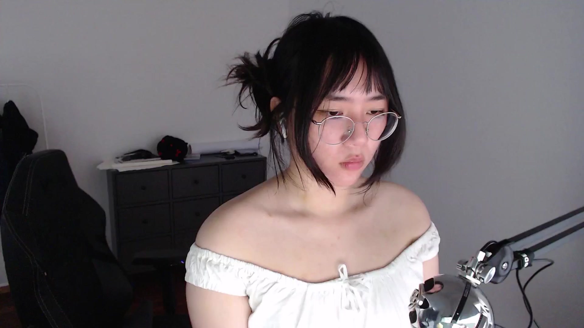 Gallery image thumbnail from Kuromin's myfreecams stream on, 06/24/2024, 13:08 image 18 of 20