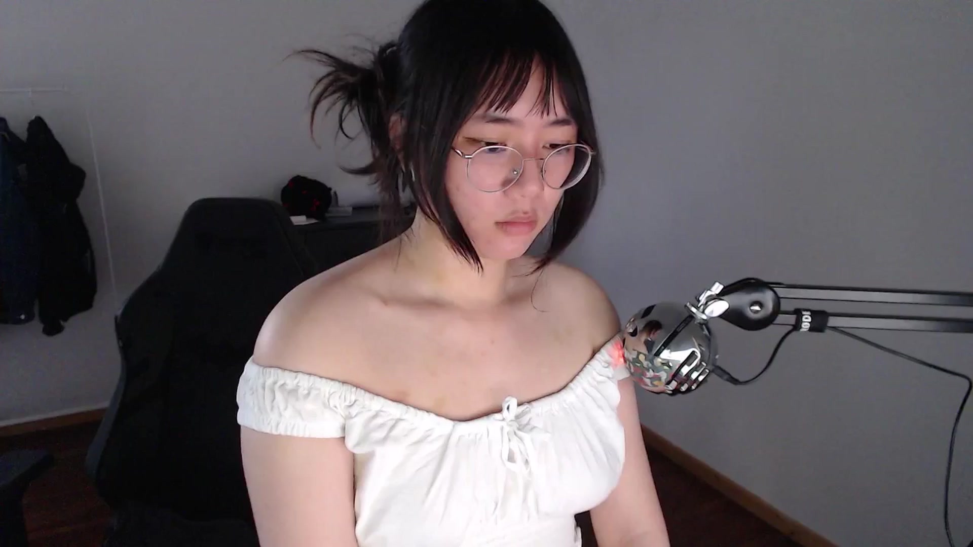 Gallery image thumbnail from Kuromin's myfreecams stream on, 06/24/2024, 14:47 image 18 of 20