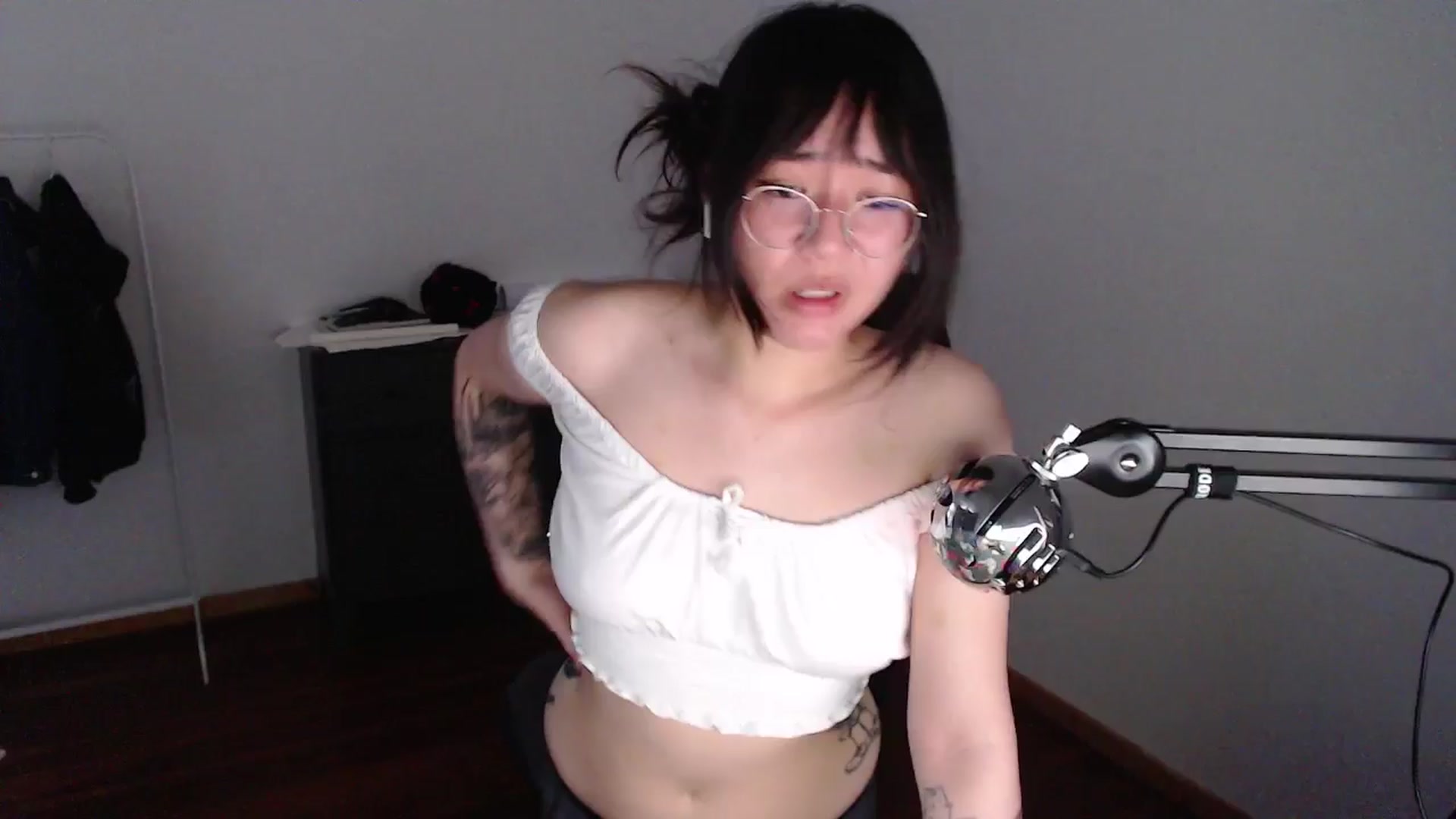Gallery image thumbnail from Kuromin's myfreecams stream on, 06/24/2024, 14:47 image 13 of 20