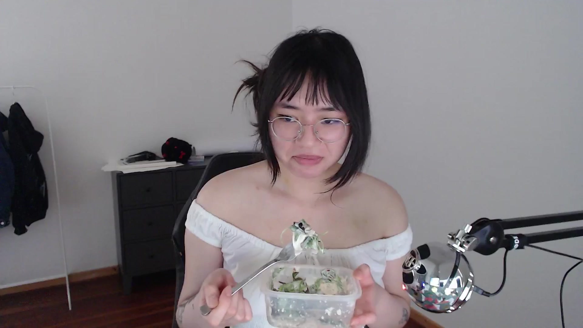 Gallery image thumbnail from Kuromin's myfreecams stream on, 06/24/2024, 14:47 image 4 of 20
