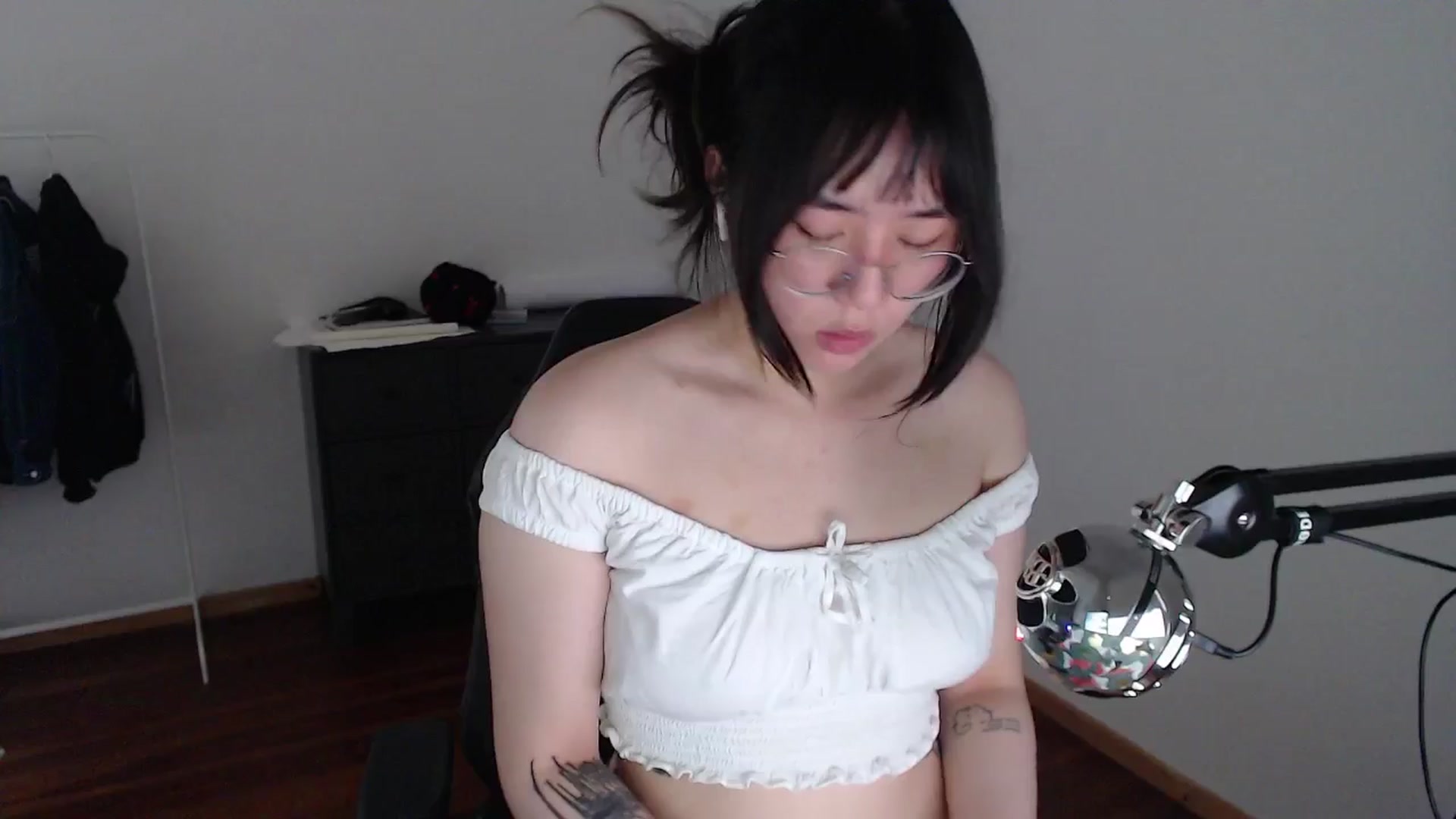 Gallery image thumbnail from Kuromin's myfreecams stream on, 06/24/2024, 14:47 image 7 of 20