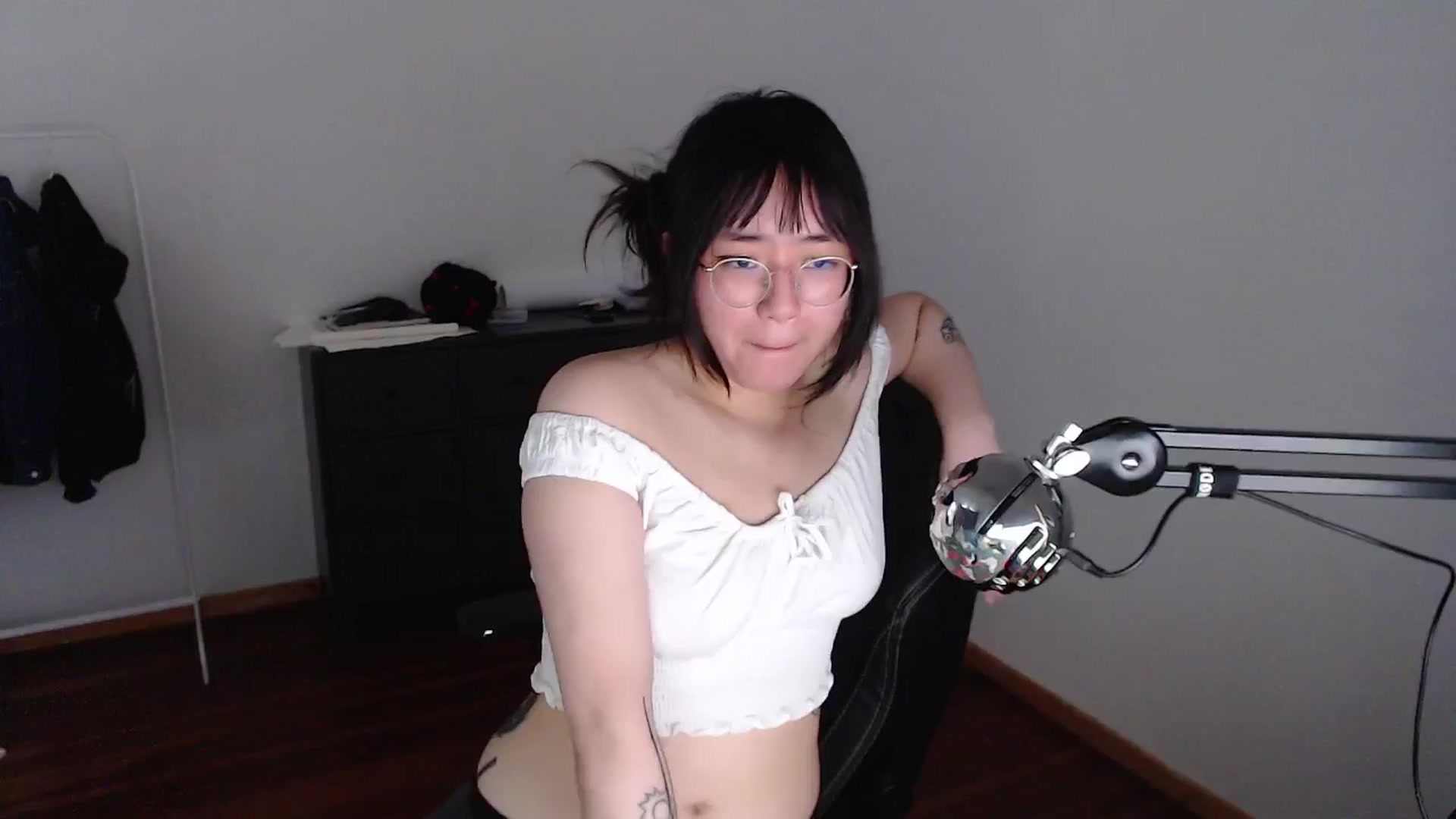 Gallery image thumbnail from Kuromin's myfreecams stream on, 06/24/2024, 14:47 image 9 of 20