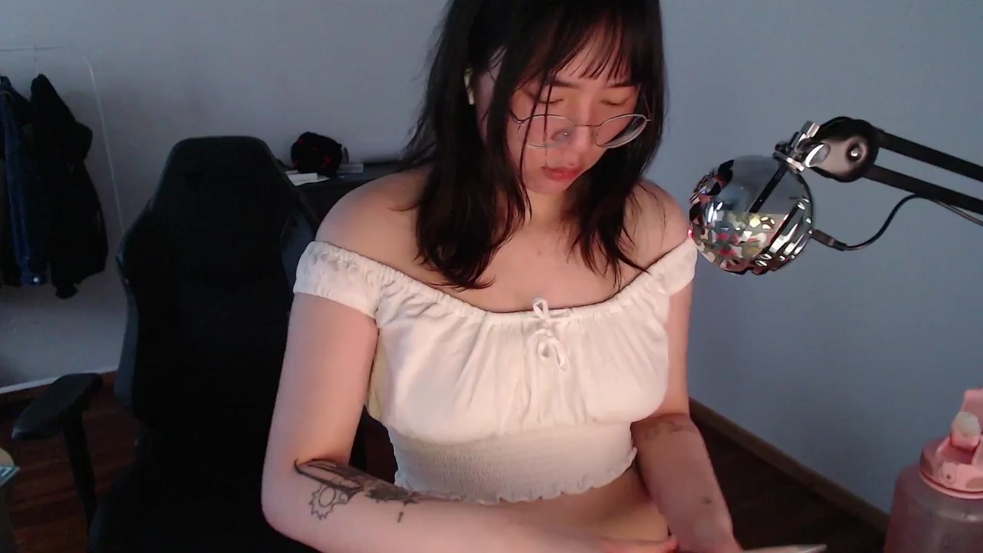 Gallery image thumbnail from Kuromin's myfreecams stream on, 06/24/2024, 21:29 image 6 of 20