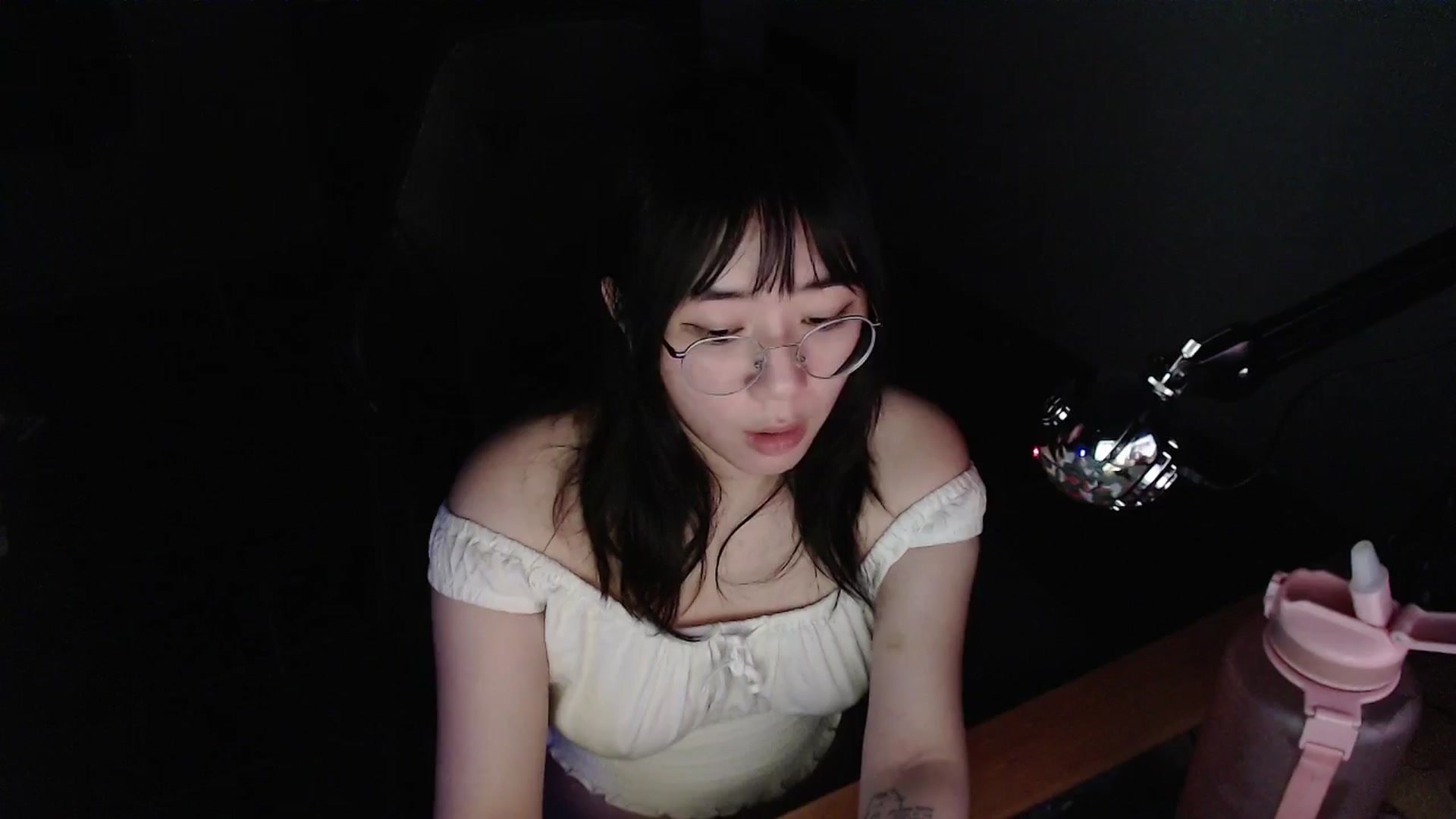 Gallery image thumbnail from Kuromin's myfreecams stream on, 06/24/2024, 21:29 image 16 of 20