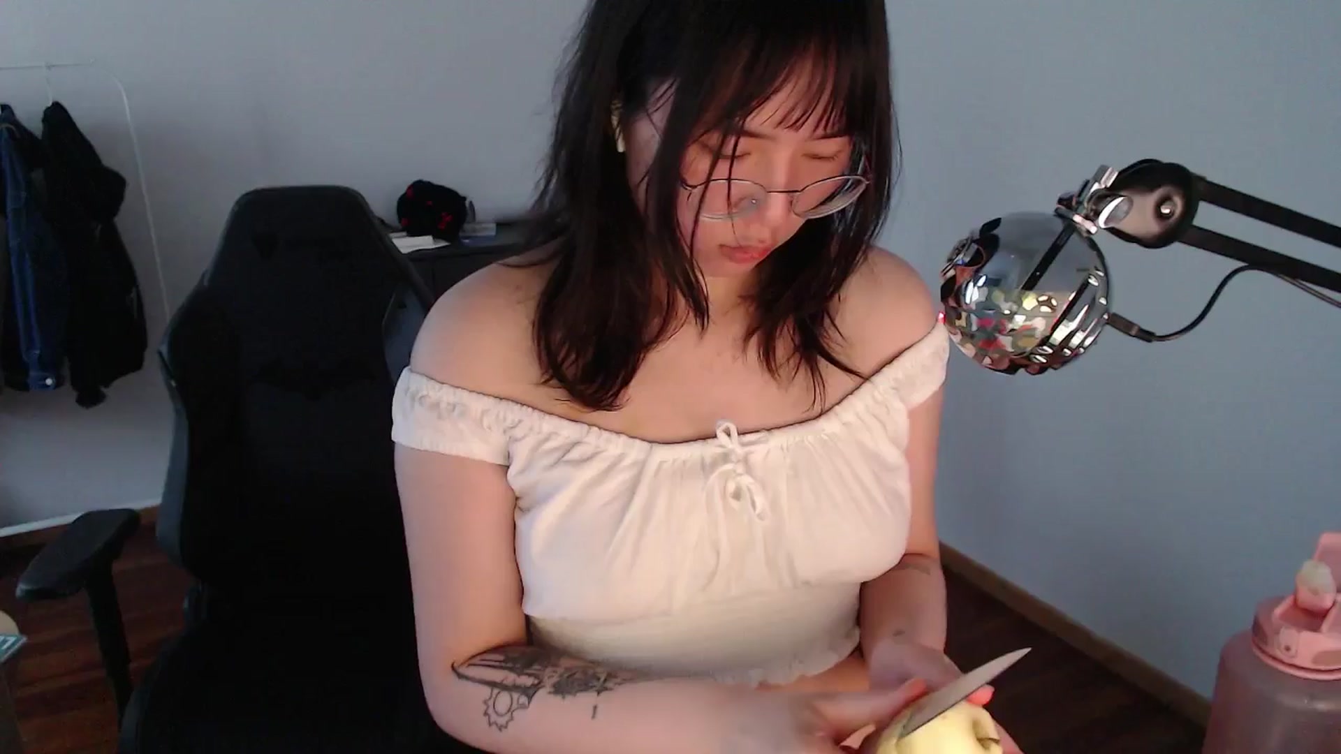 Gallery image thumbnail from Kuromin's myfreecams stream on, 06/24/2024, 21:29 image 5 of 20