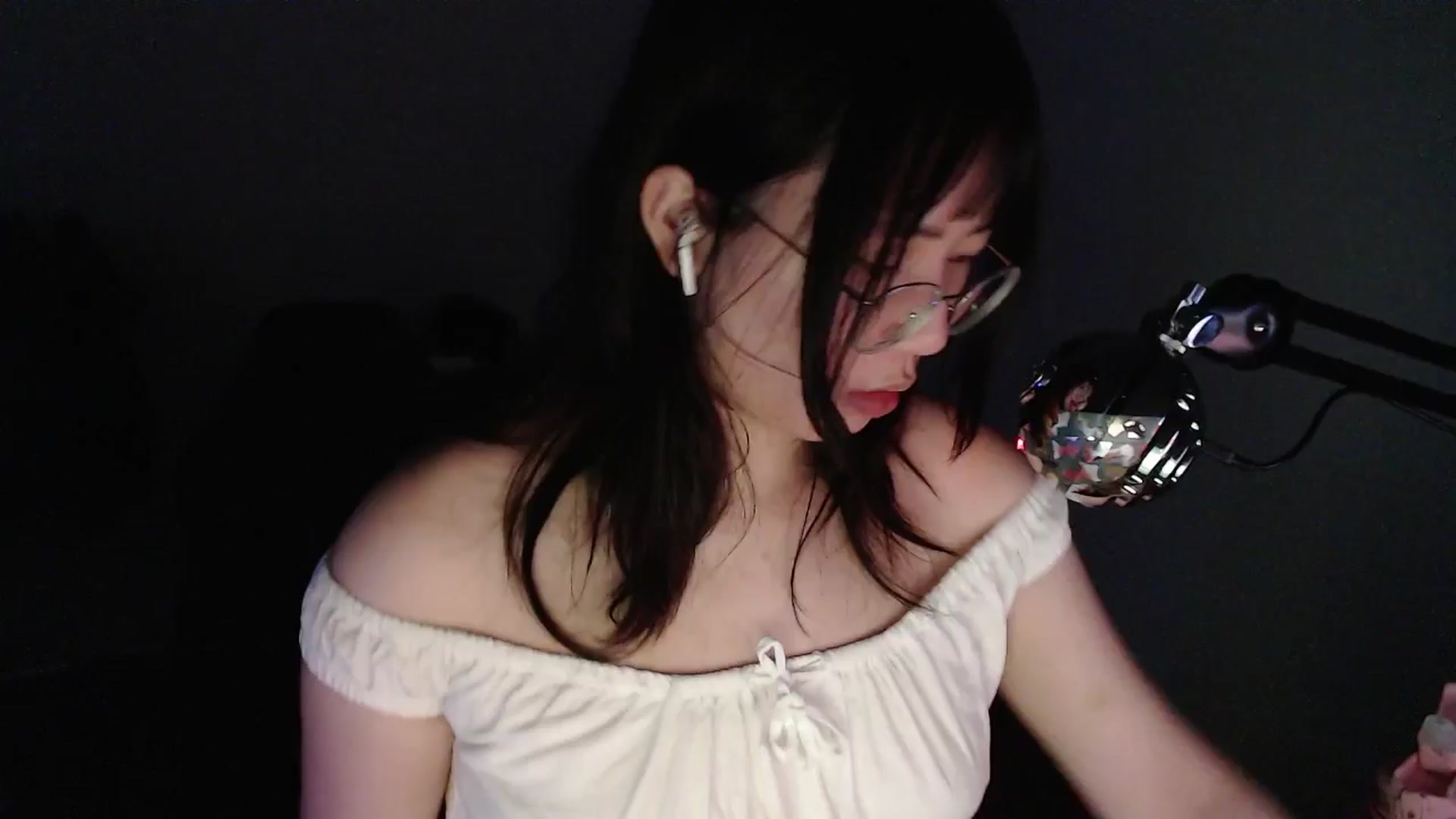 Gallery image thumbnail from Kuromin's myfreecams stream on, 06/24/2024, 21:29 image 12 of 20