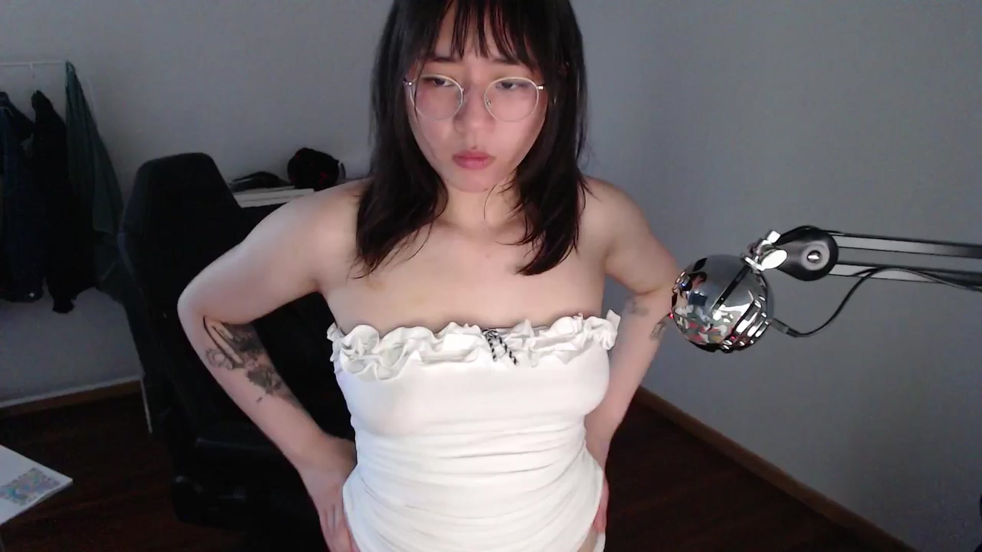 Gallery image thumbnail from Kuromin's myfreecams stream on, 06/25/2024, 15:33 image 15 of 20