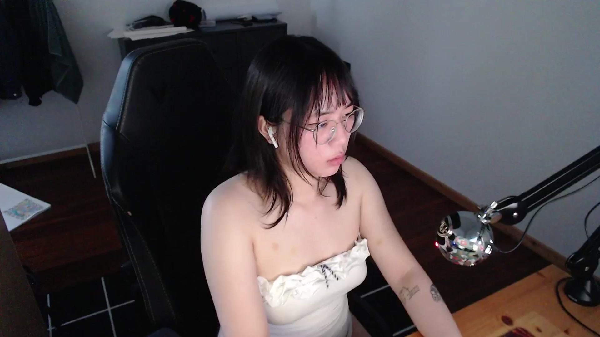 Gallery image thumbnail from Kuromin's myfreecams stream on, 06/25/2024, 15:33 image 17 of 20