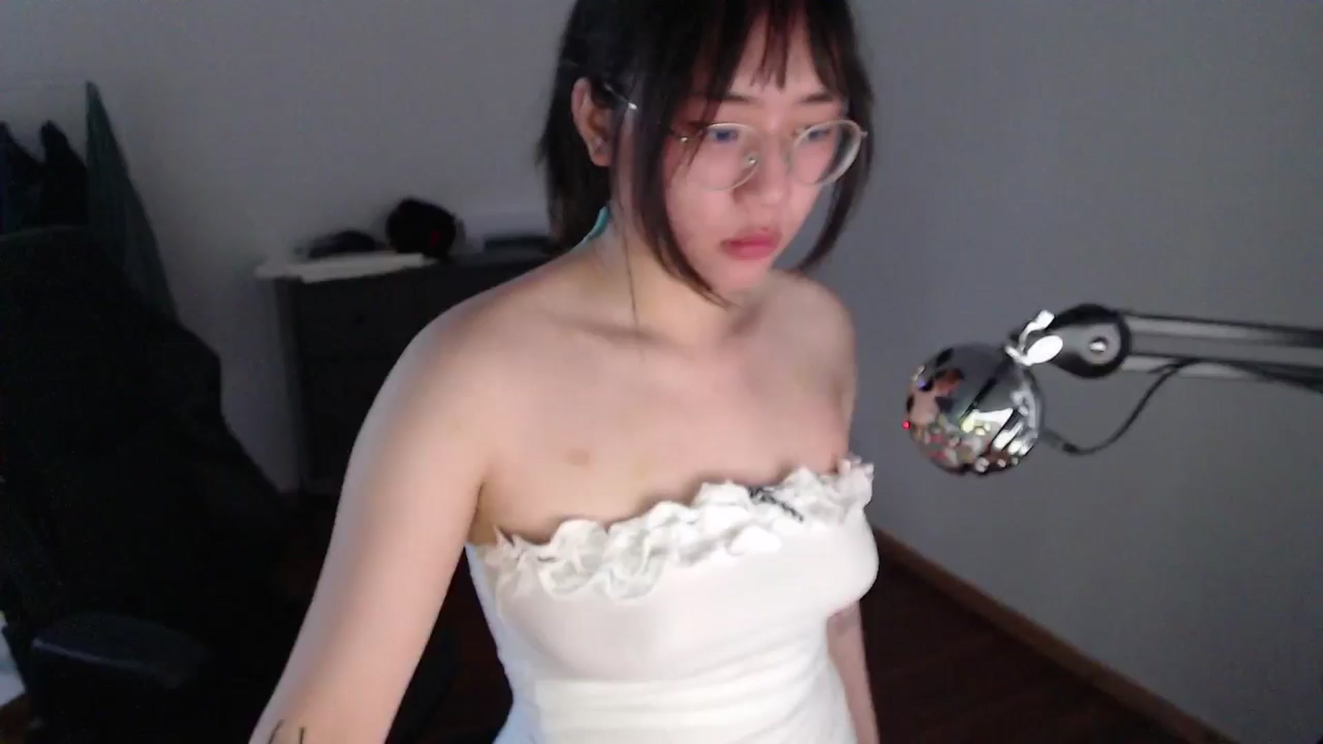 Gallery image thumbnail from Kuromin's myfreecams stream on, 06/25/2024, 15:33 image 10 of 20