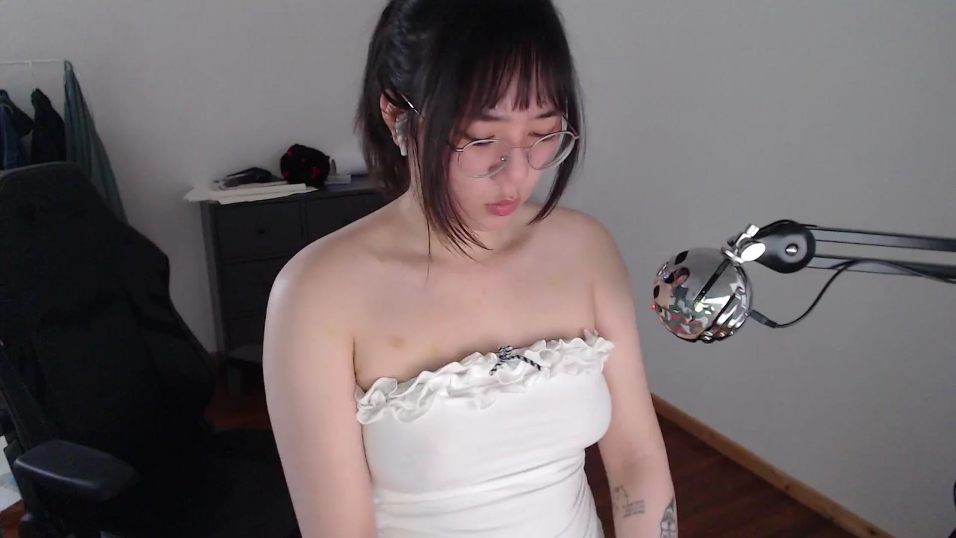 Gallery image thumbnail from Kuromin's myfreecams stream on, 06/25/2024, 15:33 image 2 of 20