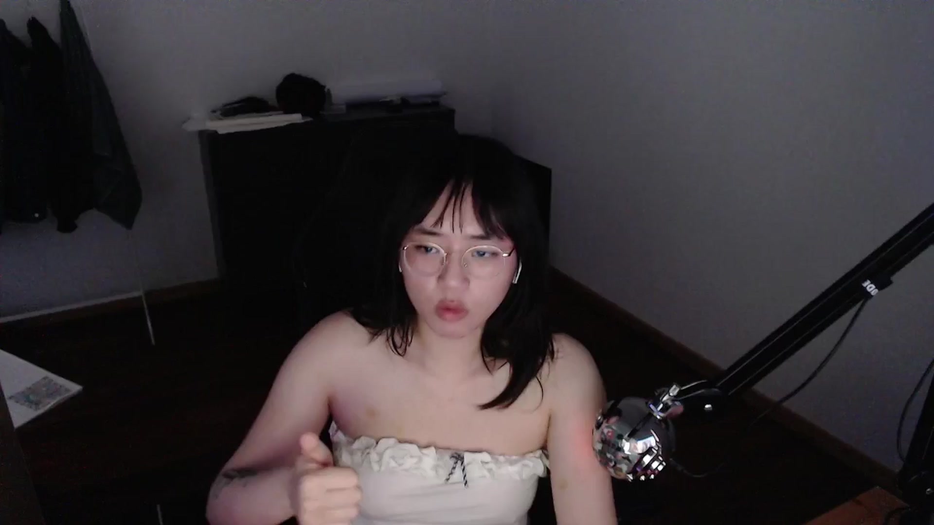 Gallery image thumbnail from Kuromin's myfreecams stream on, 06/25/2024, 16:14 image 10 of 20