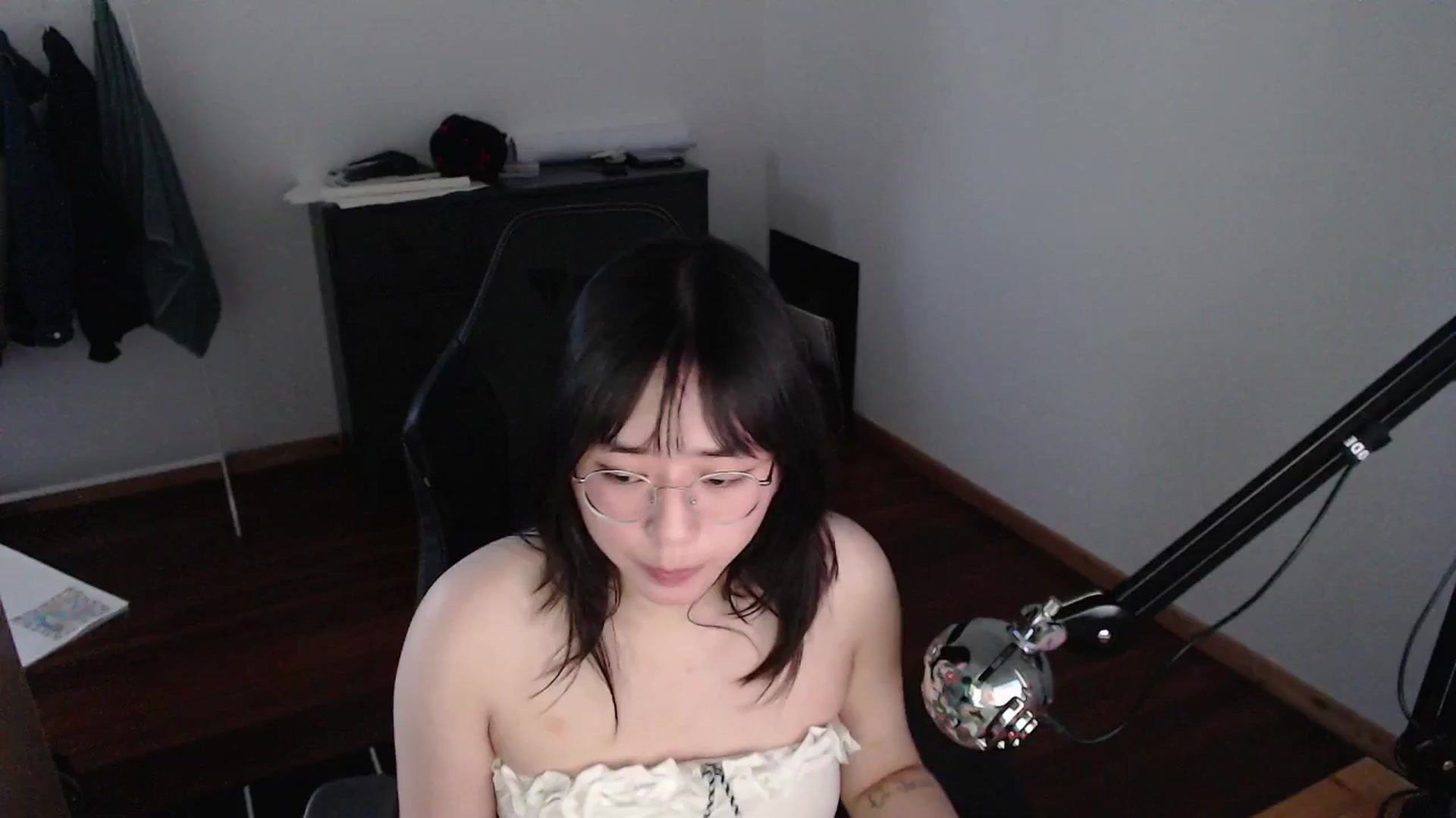 Gallery image thumbnail from Kuromin's myfreecams stream on, 06/25/2024, 16:14 image 20 of 20