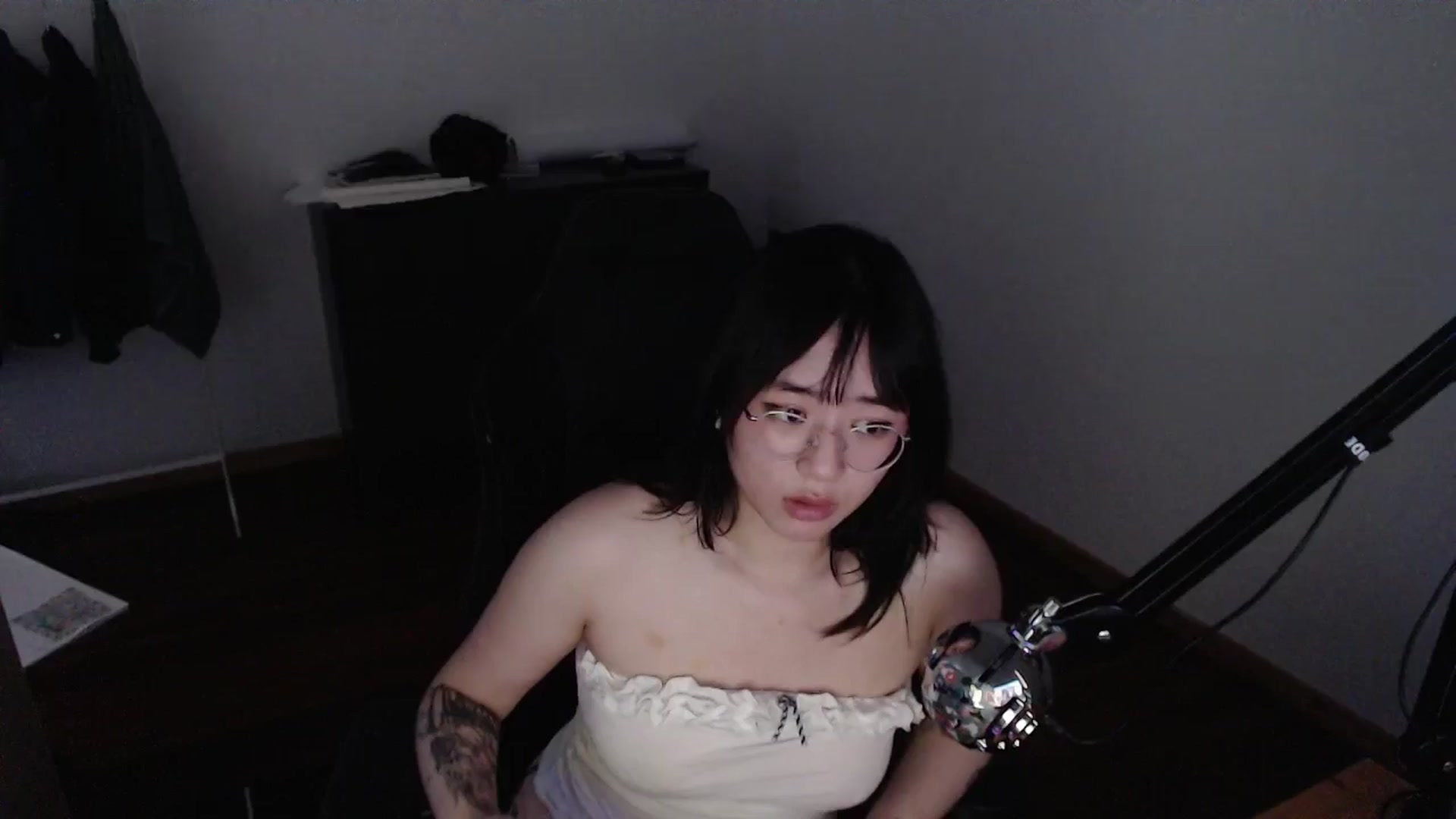 Gallery image thumbnail from Kuromin's myfreecams stream on, 06/25/2024, 16:14 image 6 of 20