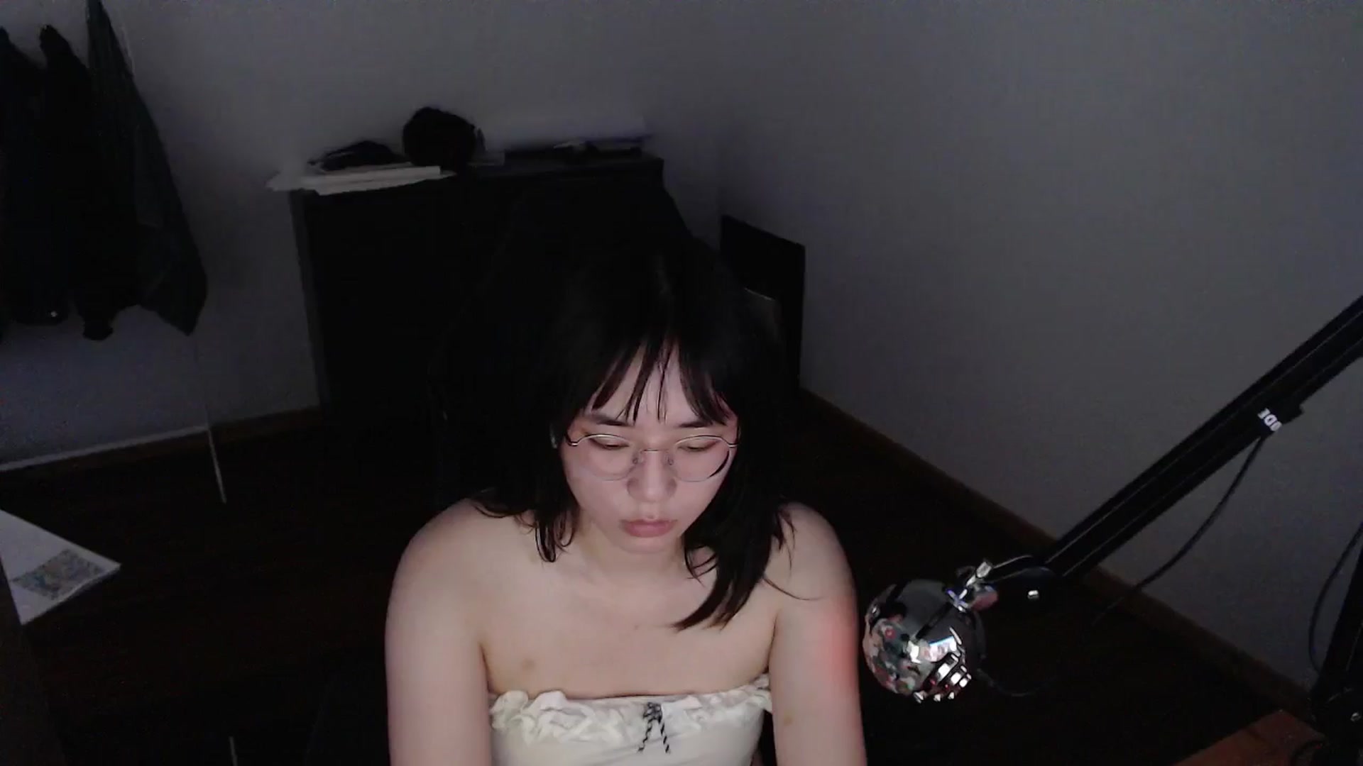 Gallery image thumbnail from Kuromin's myfreecams stream on, 06/25/2024, 16:14 image 3 of 20