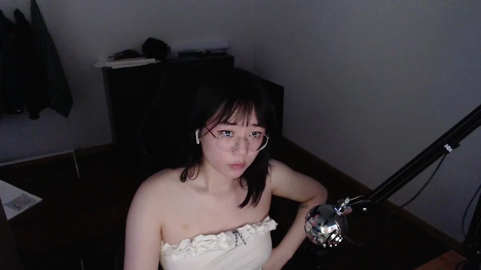 Gallery image thumbnail from Kuromin's myfreecams stream on, 06/25/2024, 16:14 image 2 of 20