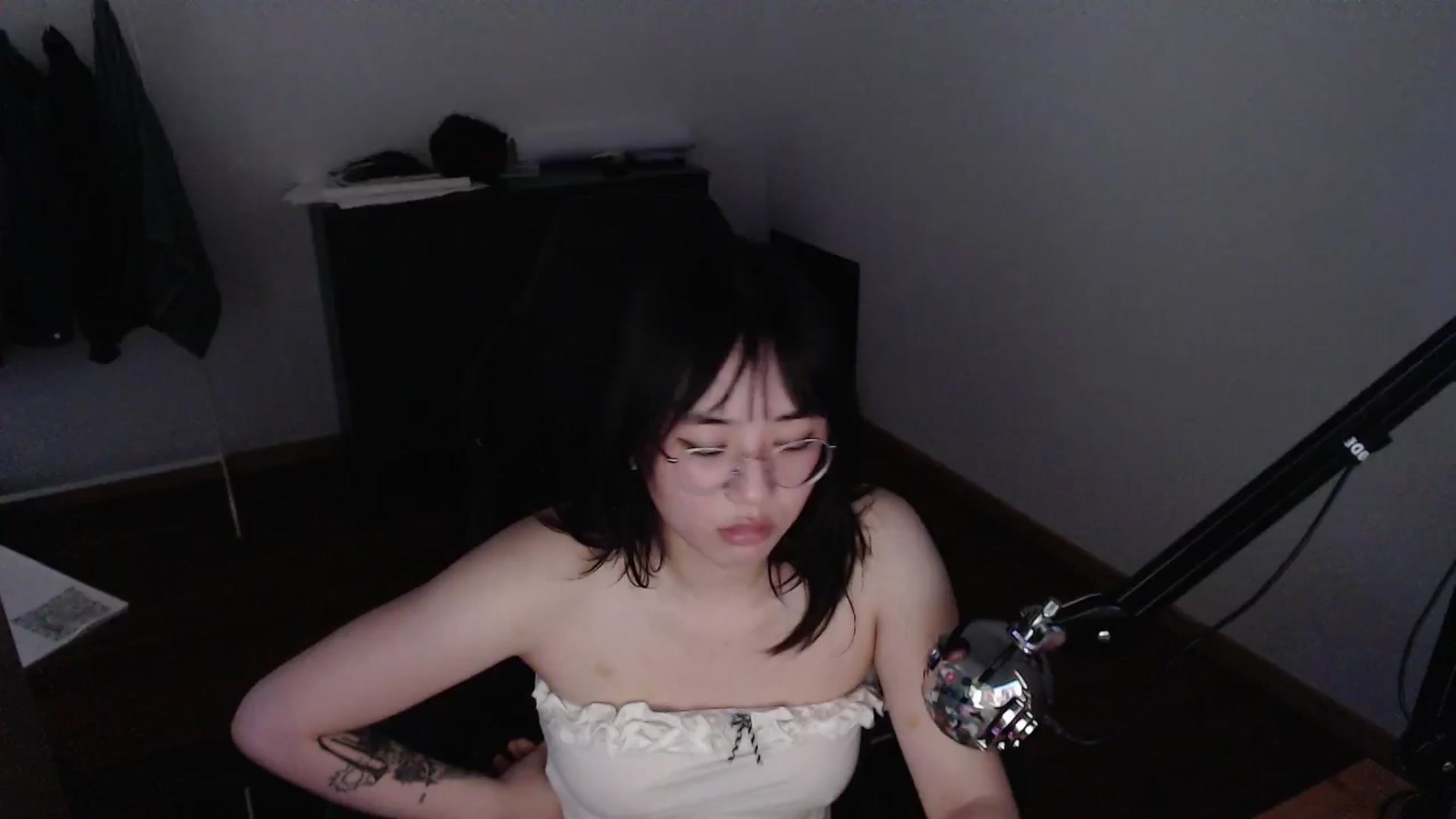 Gallery image thumbnail from Kuromin's myfreecams stream on, 06/25/2024, 16:14 image 7 of 20