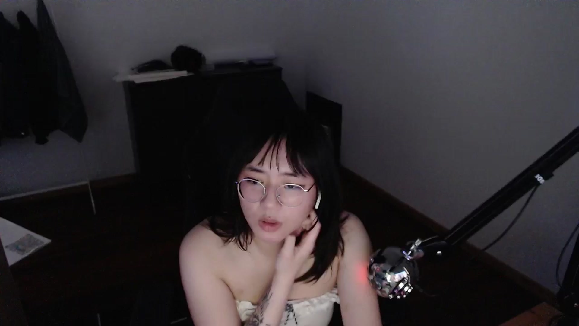 Gallery image thumbnail from Kuromin's myfreecams stream on, 06/25/2024, 16:14 image 9 of 20