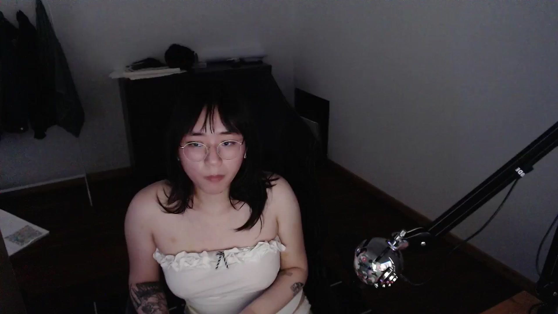 Gallery image thumbnail from Kuromin's myfreecams stream on, 06/25/2024, 16:14 image 14 of 20
