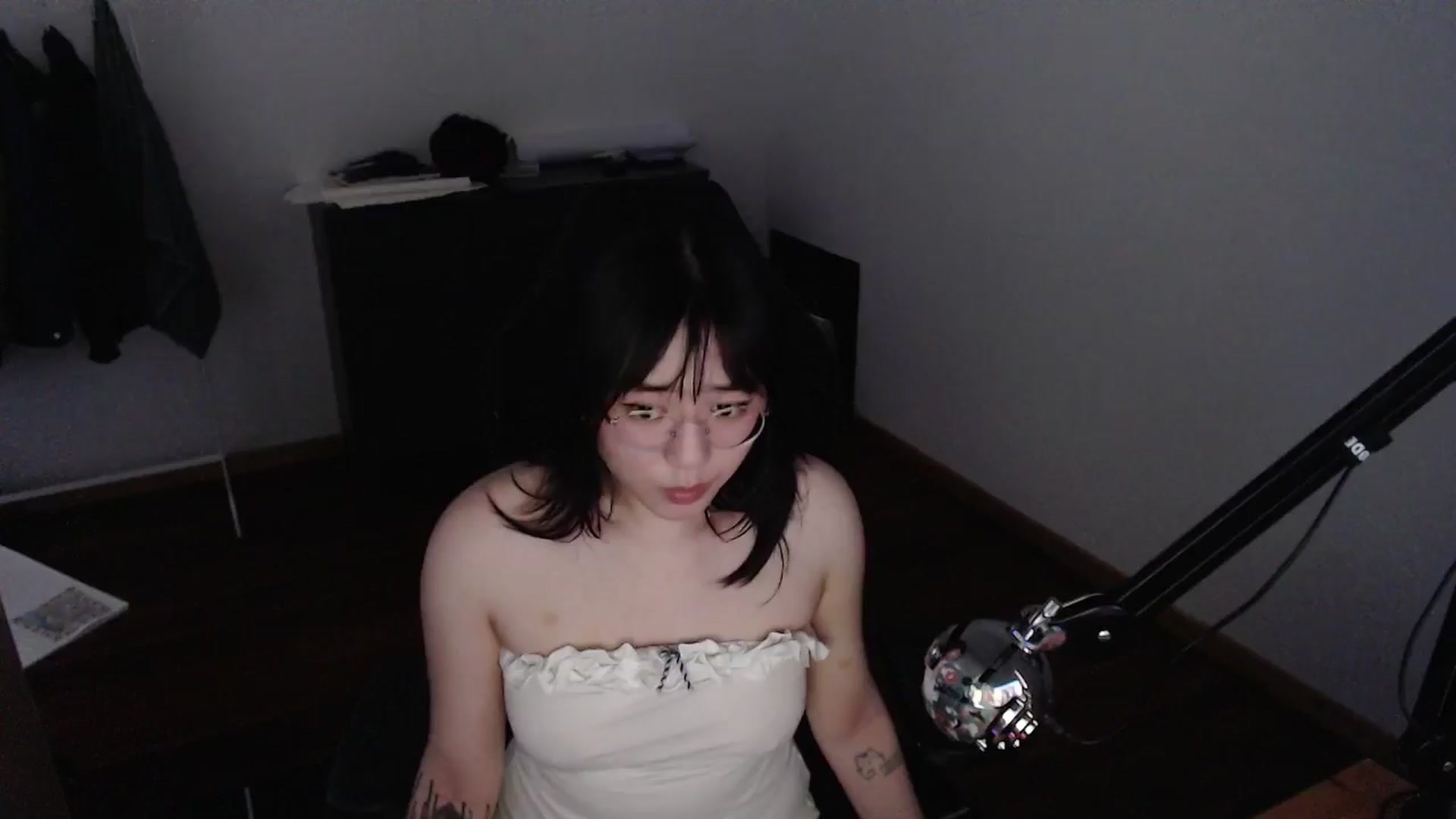 Gallery image thumbnail from Kuromin's myfreecams stream on, 06/25/2024, 16:14 image 13 of 20