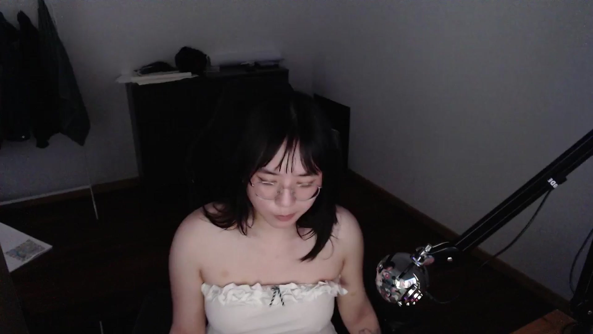 Gallery image thumbnail from Kuromin's myfreecams stream on, 06/25/2024, 16:14 image 11 of 20
