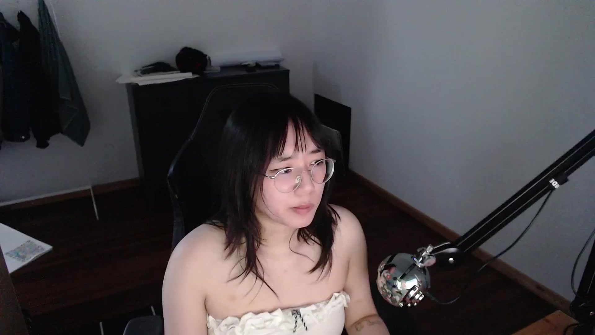 Gallery image thumbnail from Kuromin's myfreecams stream on, 06/25/2024, 16:14 image 19 of 20