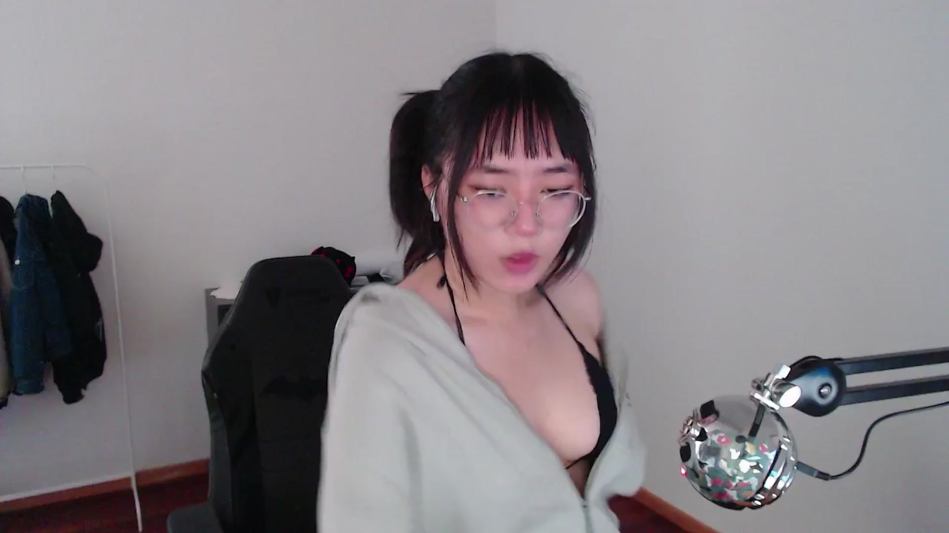 Gallery image thumbnail from Kuromin's myfreecams stream on, 06/29/2024, 14:02 image 13 of 20