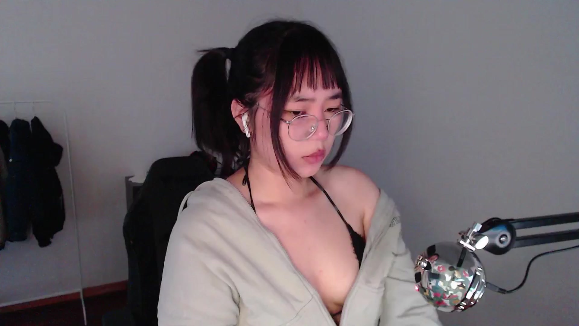 Gallery image thumbnail from Kuromin's myfreecams stream on, 06/29/2024, 14:02 image 10 of 20