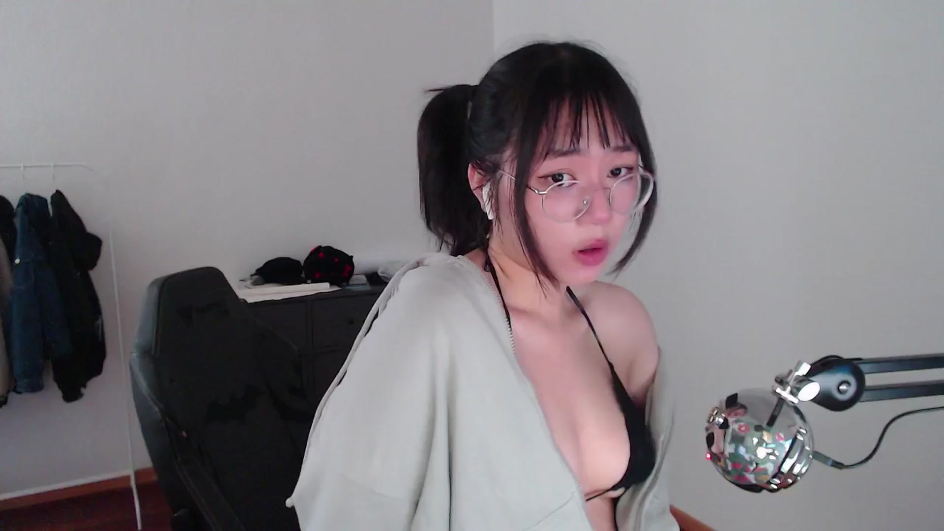 Gallery image thumbnail from Kuromin's myfreecams stream on, 06/29/2024, 14:02 image 18 of 20