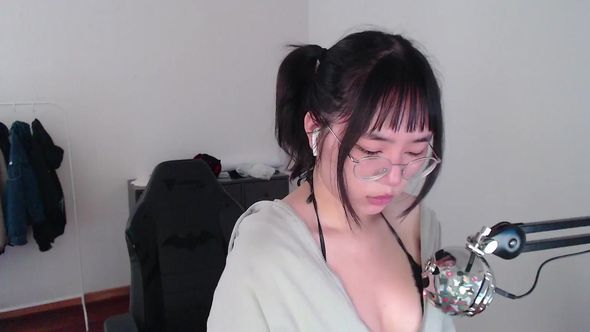 Gallery image thumbnail from Kuromin's myfreecams stream on, 06/29/2024, 14:02 image 15 of 20