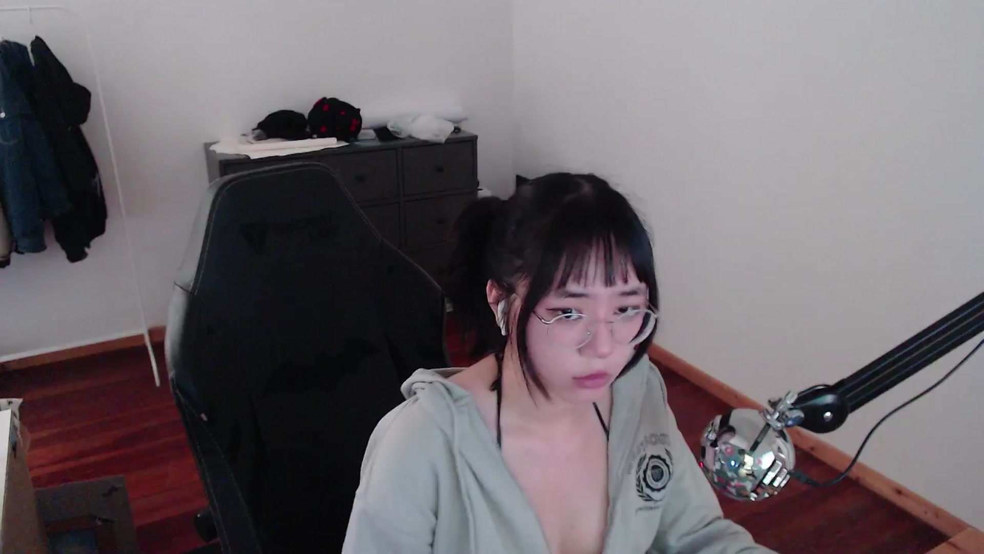 Gallery image thumbnail from Kuromin's myfreecams stream on, 06/29/2024, 14:02 image 6 of 20
