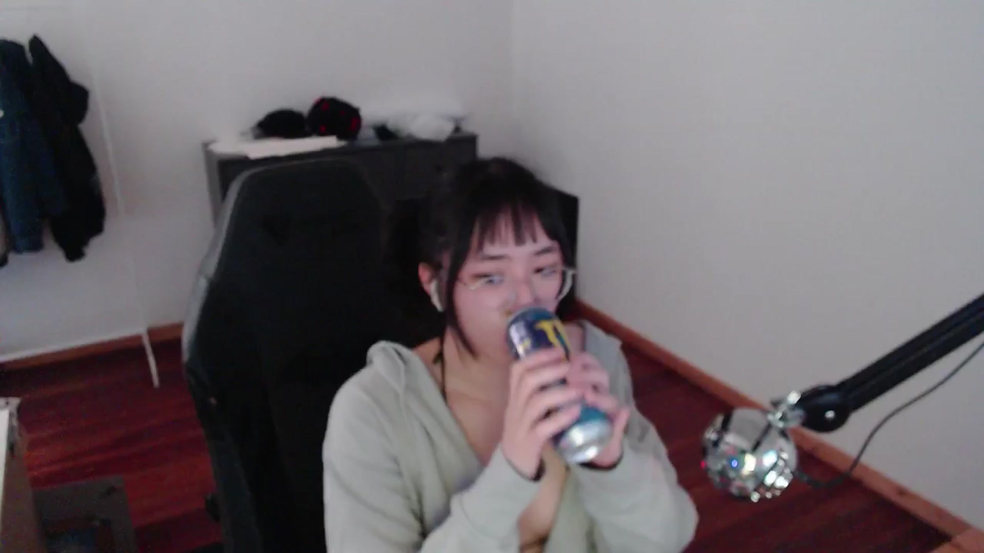 Gallery image thumbnail from Kuromin's myfreecams stream on, 06/29/2024, 14:02 image 8 of 20